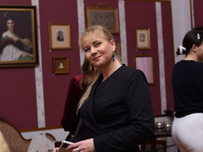 zdjęcia: uczesnicy wydarzenia w sali wystaw czasowych