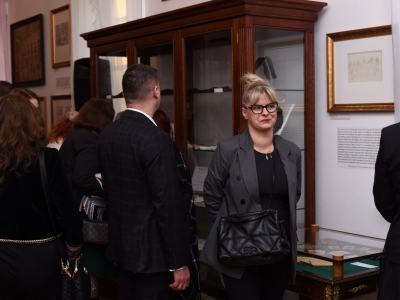 zdjęcia: uczesnicy wydarzenia w sali wystaw czasowych